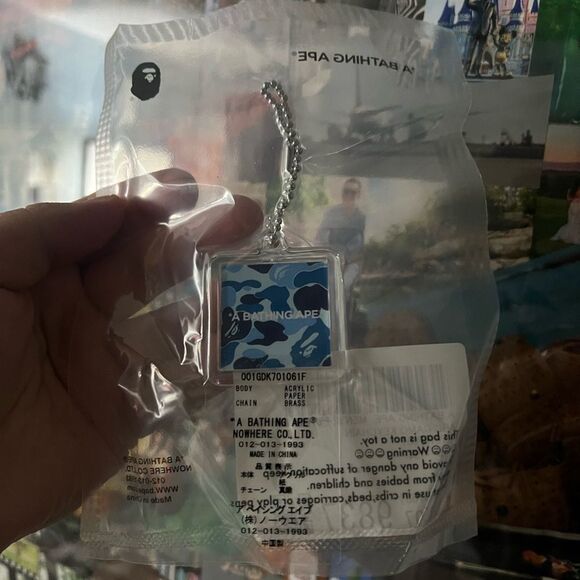 NWT Authentic Bape Ape Keychain Blue Camo Square Sealed - Picture 4 of 4